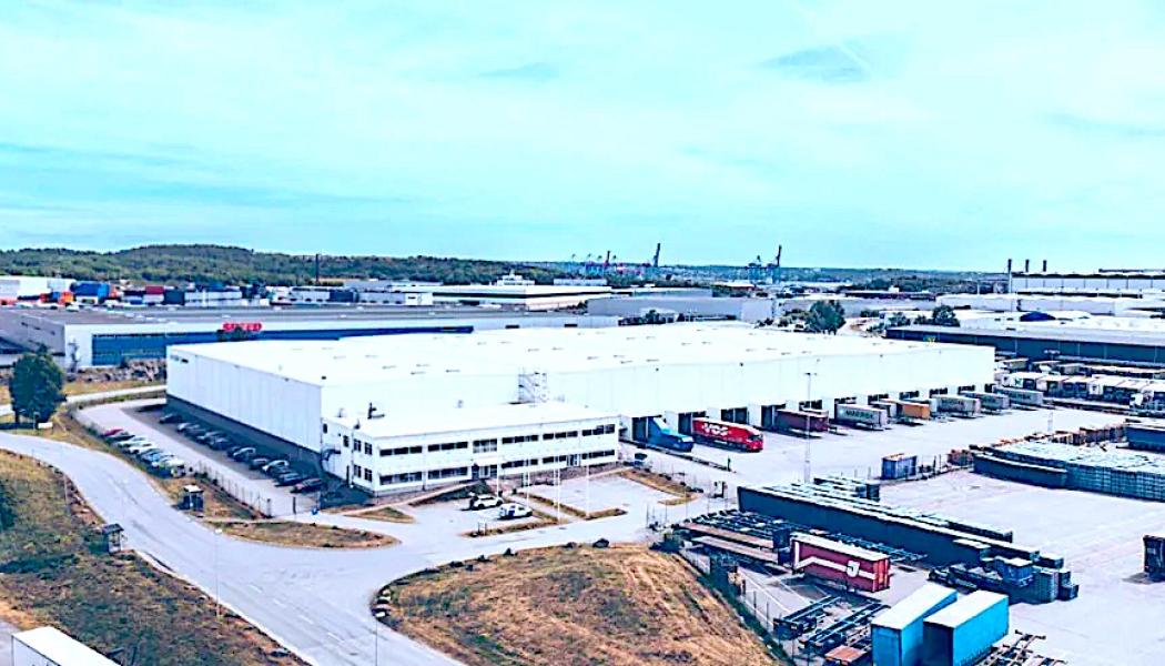 Lagret, som är på 17 500 kvadratmeter, har även anslutning till järnvägen. Foto: Maersk