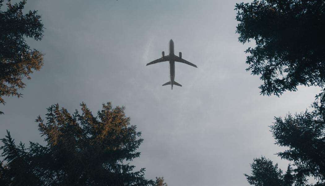 – Umeå har ett strategiskt läge som tillväxtmotor i norra Sverige med viktiga öst–västliga interregionala kopplingar, vilket bör beaktas i den nationella flygstrategin, säger Anders Ågren, kommunstyrelsens ordförande. Foto: adam neumann /unsplash