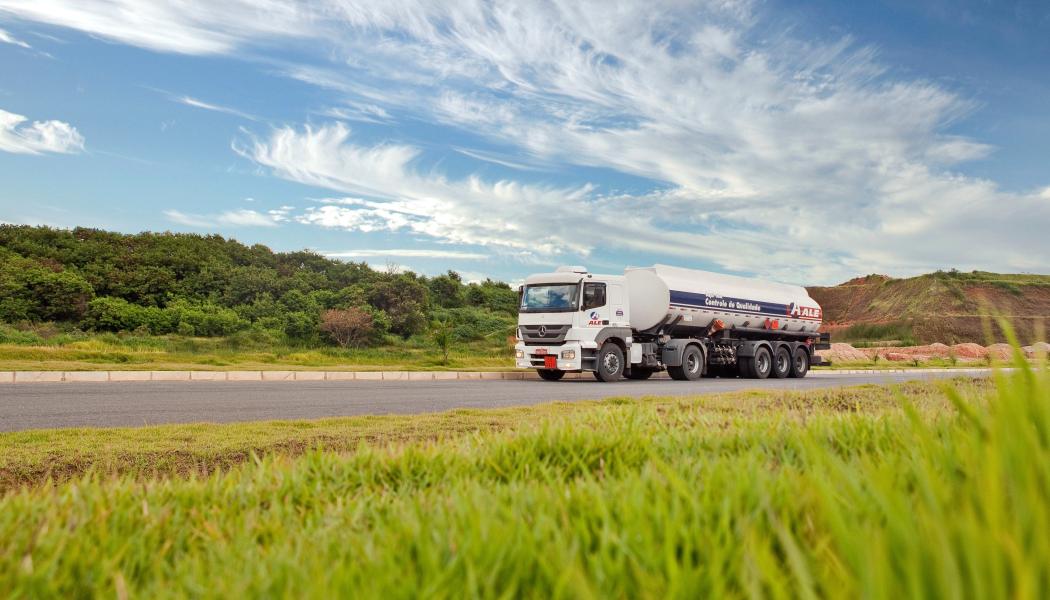 48 % av företagen bedömer kundernas betalningsvilja för fossilfria transporter. Foto: ale-sat/unsplash