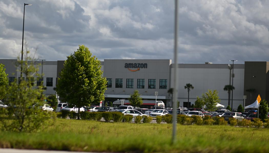 Amazon lagerlokal i Jacksonville, FL, USA. Foto: daniel holland/unsplash