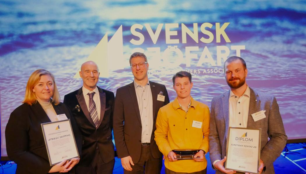 Mark Levengood delade ut ett särskilt hedersomnämnande till AtoB@C och utmärkelsen Årets Rederi som gick till Furetank Rederi AB. Foto: Svensk Sjöfart