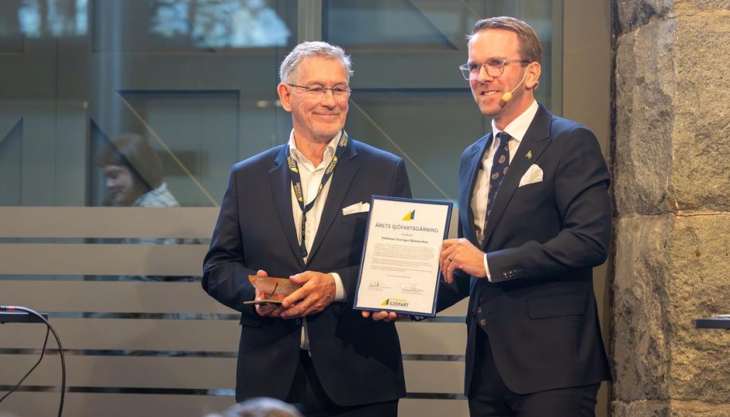 Priset delades ut under Svensk Sjöfarts årsmöte på Münchenbryggeriet i Stockholm av Anderas Carlson, Sveriges Bostads- och infrastrukturminister. Foto: Föreningen Svensk Sjöfart 