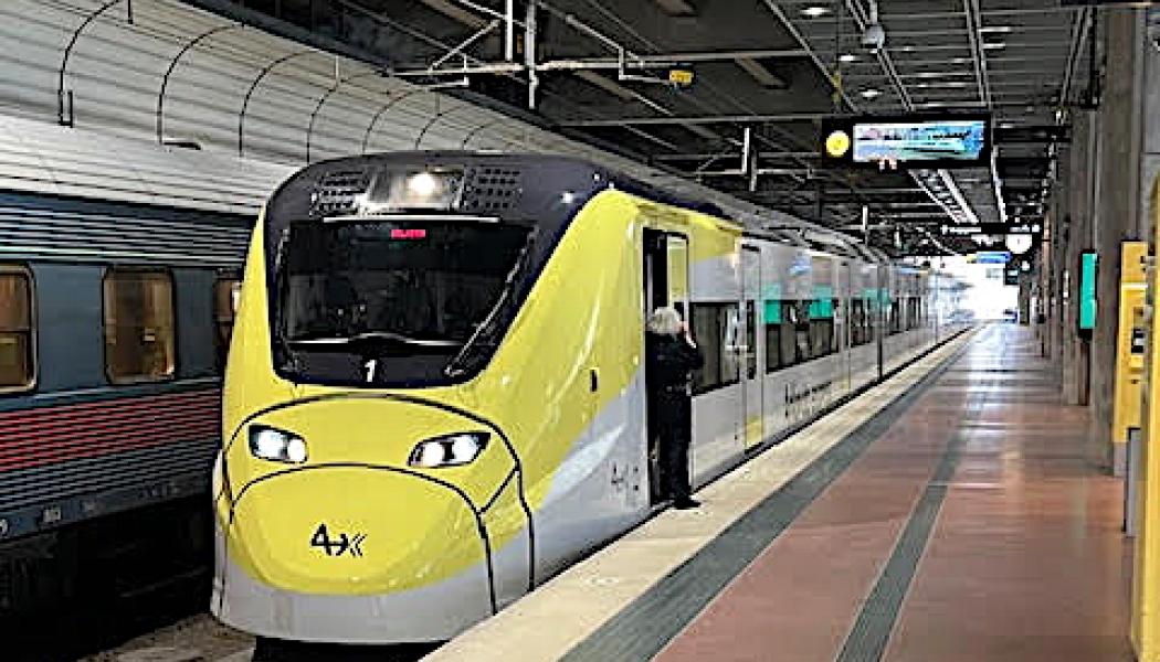 Dagens Arlanda Express. Varje nytt tågsätt blir hela 165 meter långt och erbjuder 323 sittplatser – en kapacitetsökning på över femtio procent jämfört med dagens fordon. Utöver sittplatser finns utrymme för upp till 650 stående passagerare. Foto: John Hardwick