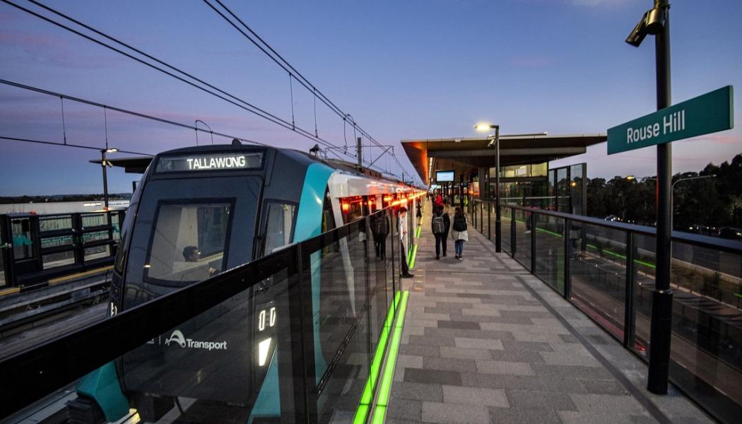 MICA från Telent används av Tunnelbanan, Transport for London och Network Rail för att hantera mer än 2 miljarder passagerarrörelser vid 240 stationer, inklusive Oxford Circus, Waterloo och St. Pancras International. Det levererar realtidsvideövervakning (CCTV), högtalarsystem, passagerarinformation, brand- och säkerhetslarm samt varningar via en enda skärm direkt till operatörerna i kontrollrummet. Foto: Alstom
