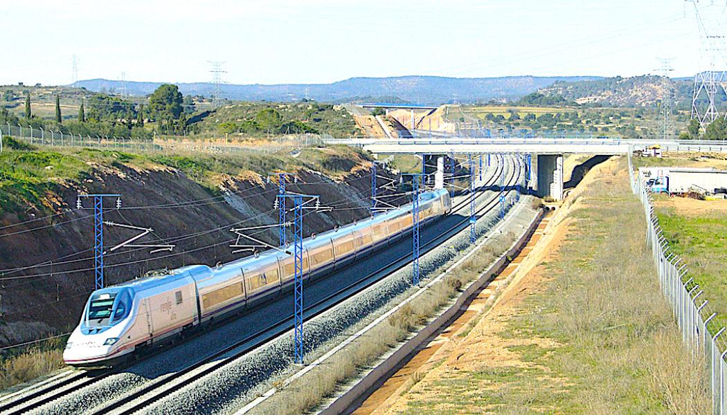 AVE-höghastighetståg håller en hastighet mellan Madrid och Tarragona i Spanien på runt 300 kilometer i timmen. Foto: Wikipedia Commons Lic. Kredit: Duncharris