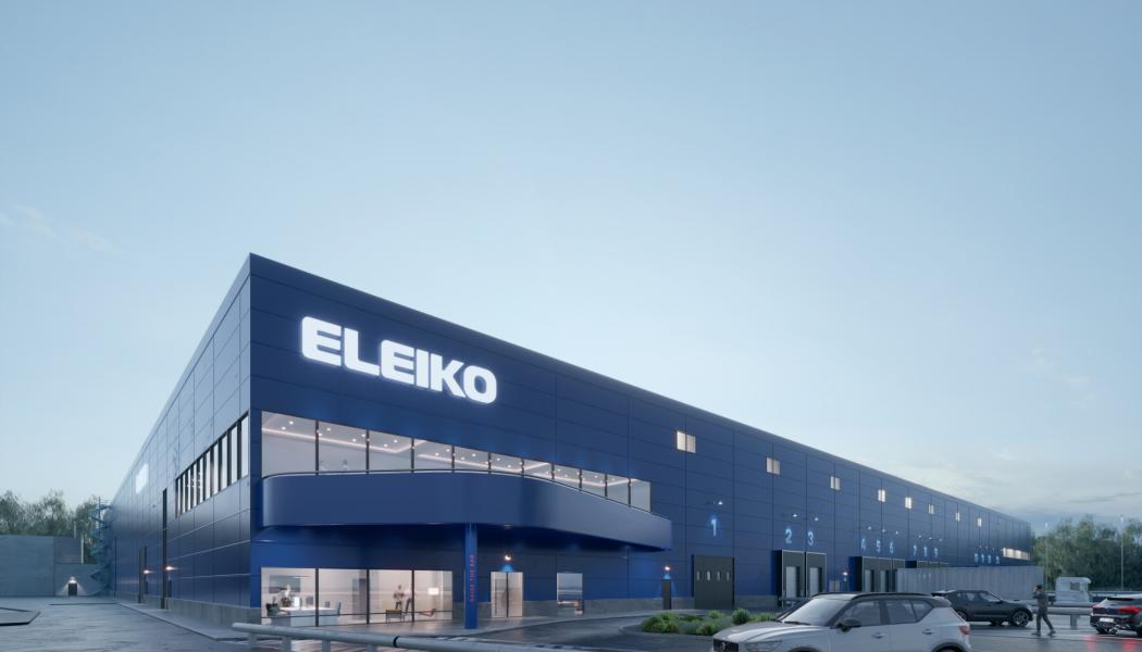 Eleikos nya logistikcentral väntas bli 18 500 kvadratmeter stor och ligger intill huvudkontoret i Kistinge. Investeringen ska säkra bolagets produktionskapacitet för framtida tillväxt. Fastigheten beräknas stå klar under tredje kvartalet 2022. Illustration: Eleiko. 
