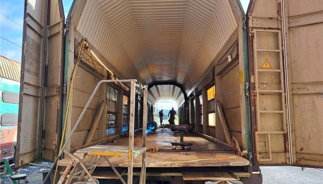 En bilvagn inne för underhåll hos Mantena. Foto: Mantena