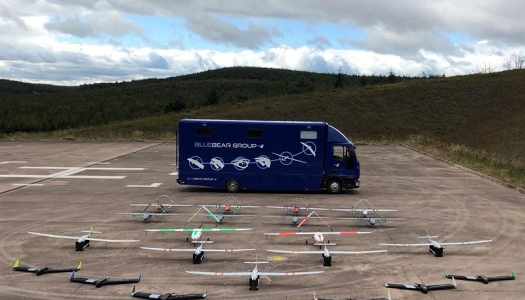 BlueBear Mobilt Kommandosystem och Kontrollsystem med UAV på marken. Foto: SAAB