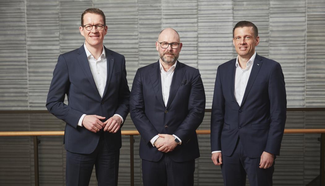 Från vänster: Burkhard Eling, CEO hos Dachser, Peter Haveneth, CEO hos Frigoscandia och Alexander Tonn, COO Road Logistics hos Dachser. Foto: Dachser