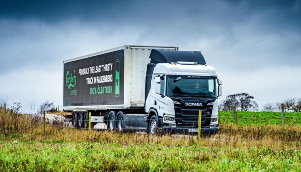 Laddning av ellastbilen sker på raster under dagen och under fyra timmar på natten. Foto: Carlsberg
