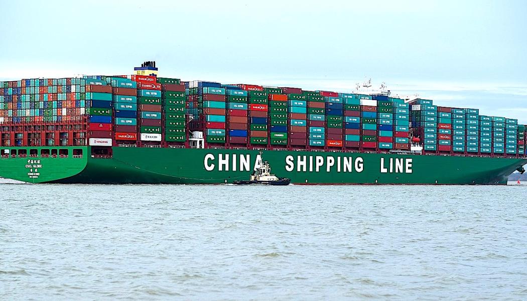 Kinesiskt containerfartyg på väg till europeisk hamn. Foto: Wikipedia Common. Kredit: Keith Skipper