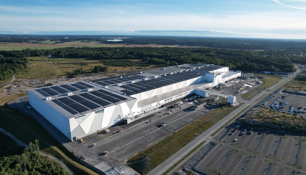 Protester och rättsliga hinder kring nytt jättelager