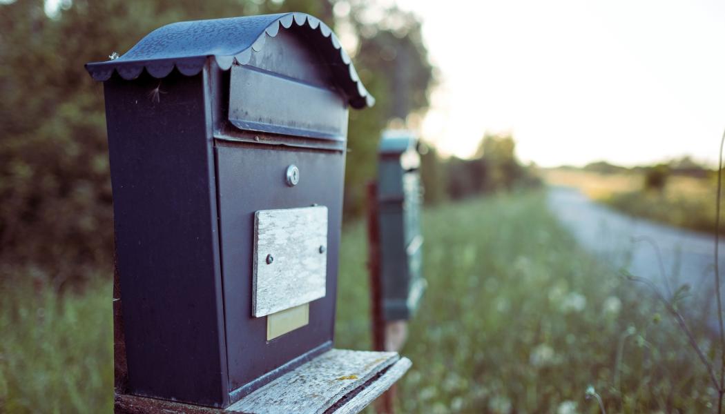 Volymen av fysiska brev kan minska snabbare om regeringens förslag blir verklighet. Foto: Davide Baraldi/Unsplash