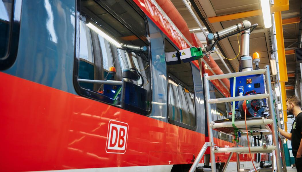 Laserbehandlingen utförs under rutinunderhåll på DB Regio Nordosts anläggning i Berlin-Lichtenberg. Foto: DB