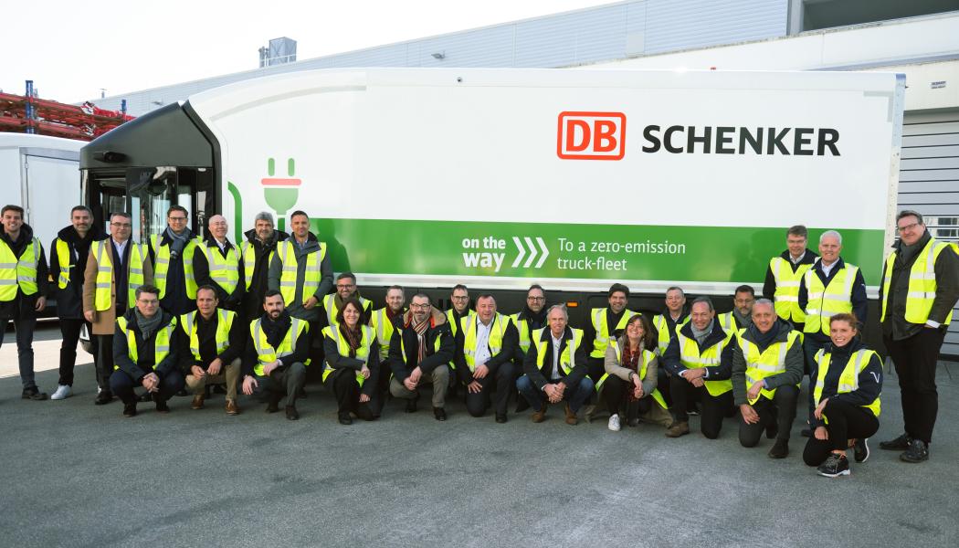 DB Schenker har besökt Volta Trucks anläggning i Österrikiska Steyr, för en presentation av den första prototypen av den 150 fordon stora flottan som ska testas runt om i Europa. Foto: Volta Trucks