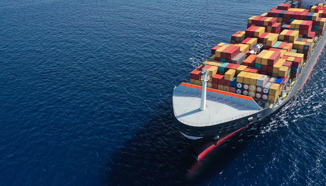Sjöfarten, som redan kämpar med stigande bränslepriser och dyr teknik, står för närvarande utan gemensam kurs. Foto: DHL