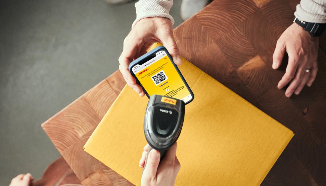 Från och med 1:a februari 2024 blev det möjligt för DHL:s e-handelskunder att lämna in paket på något av DHL:s ombud. Foto: DHL