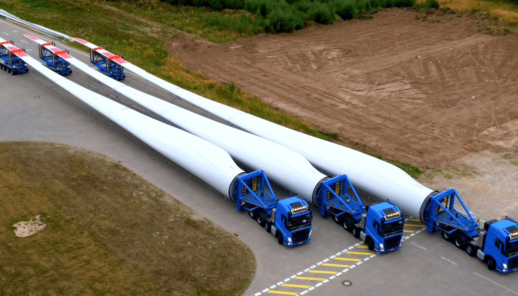 Transport av vindkraftsblad i närheten av nordtyska staden Rostock. Foto: Företaget DOLL, pressfoto