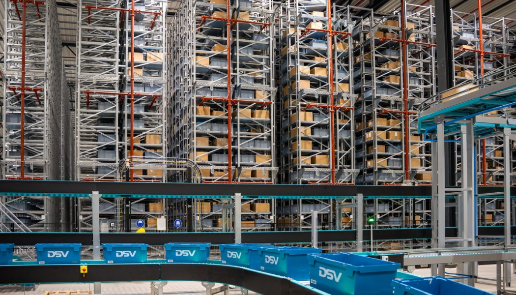 Systemet ska användas för orderhantering åt flera detaljhandelsvarumärken och omfattar omkring 90 000 lådor och brickor. Foto: DSV/Exotec