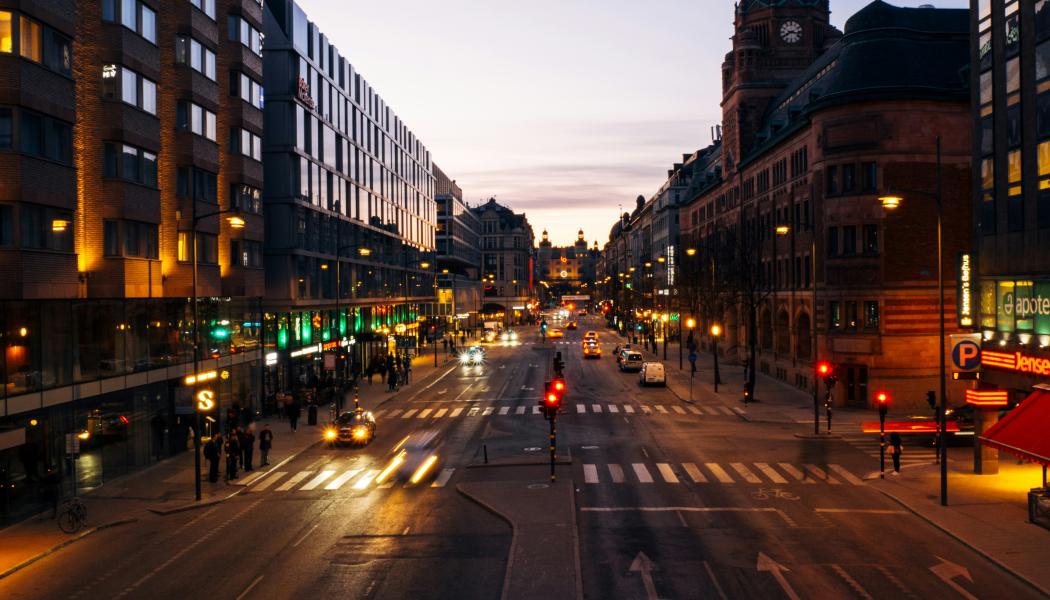 Sträckan på Vasagatan mellan Tegelbacken och Norra Bantorget är en av de gator som omfattas av det nya förbudet. Foto: Jānis Beitiņš/UNsplash