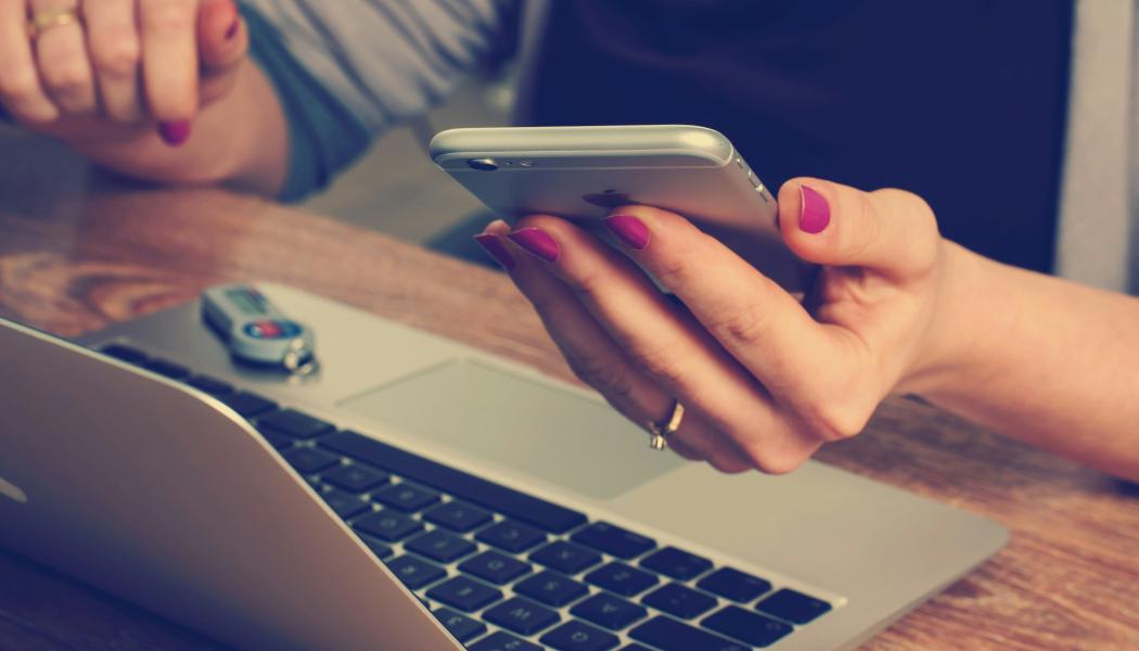 Trendbrott inom e-handeln för första gången på över två år. Foto: firmbee com/unsplash