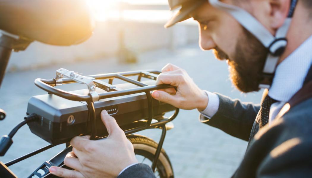 2 % av EU:s batteriproduktion räcker för övergång till lätta elfordon. Foto: 