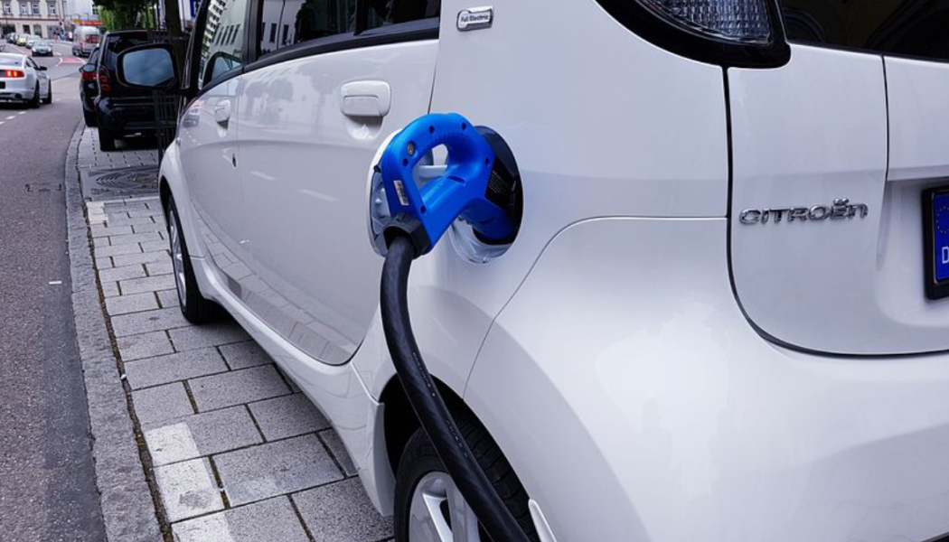 Antalet elbilar fler än bensin- och dieselbilarna tillsammans. Arkivnild