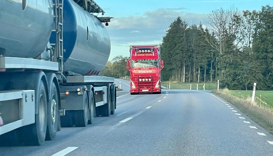 En lastbil ska förses med solpaneler som ska bidra till att täcka delar av fordonets energibehov. Foto: Stina Wickenberg