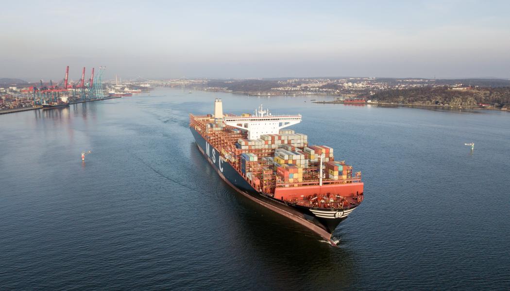 Hälften av Sveriges containerhandel går via Göteborgs Hamn och 30 procent av Sveriges totala export går via hamnen.