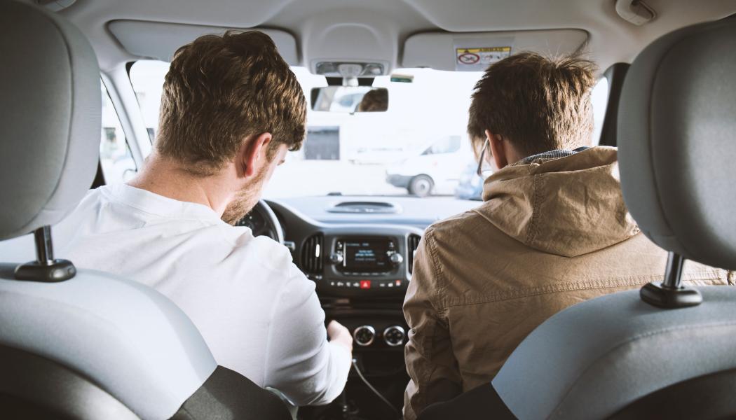 Regeringen gav i februari 2023 i uppdrag till Transportstyrelsen att genomföra en översyn av förarutbildningssystemet. Foto: david emrich/Unsplash