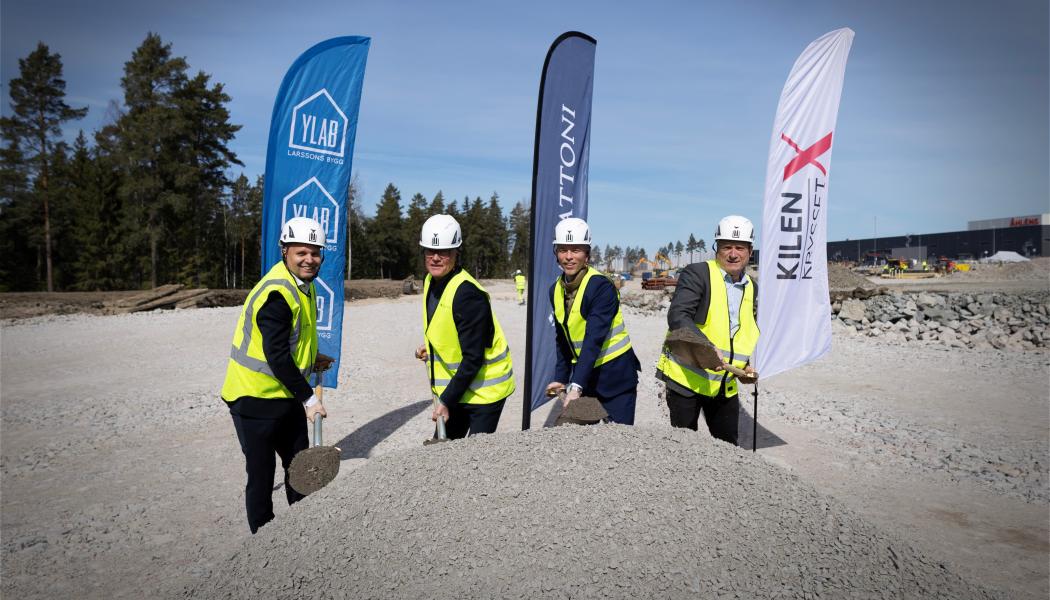 Första spadtaget i Rosersberg, Sigtuna kommun. Foto: Kilenkrysset