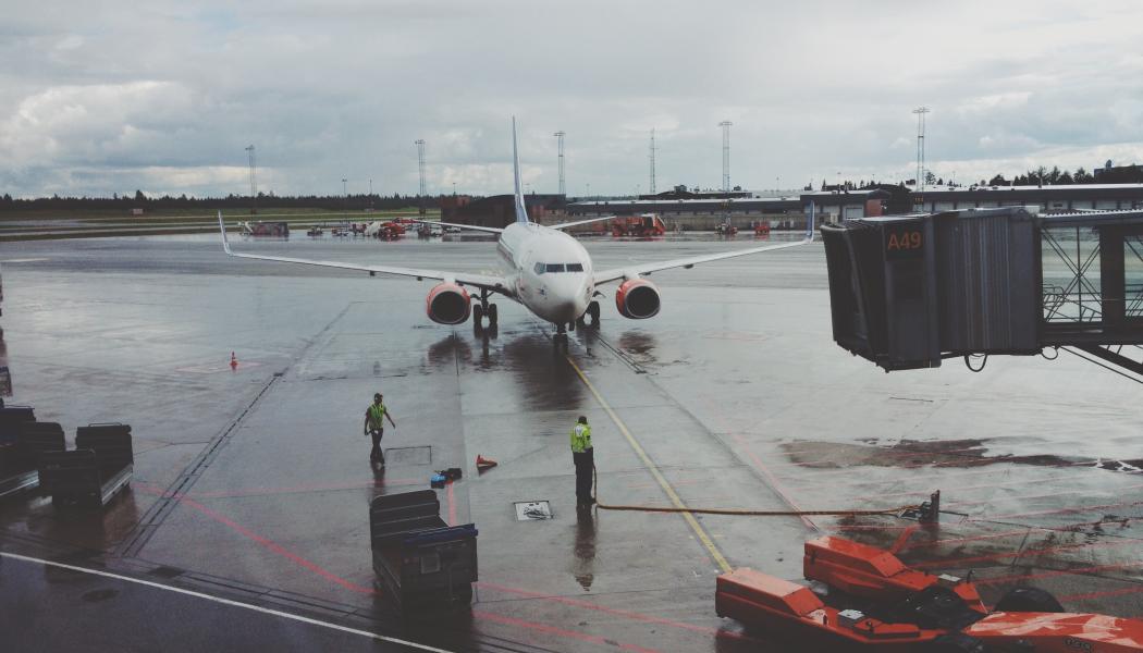 Kvalitetstransport fokuserar på bud- och distributionstjänster samt flygterminallogistik vid Gardermoens flygplats i Oslo och är etablerade i Bergen. Foto: robert bye/unsplash