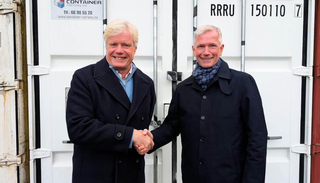 Øyvind Degnes, VD för Container Norway Utleie AS, Fredrik Hermansson, Business Development Manager på Greencarrier AB Foto: Greencarrier