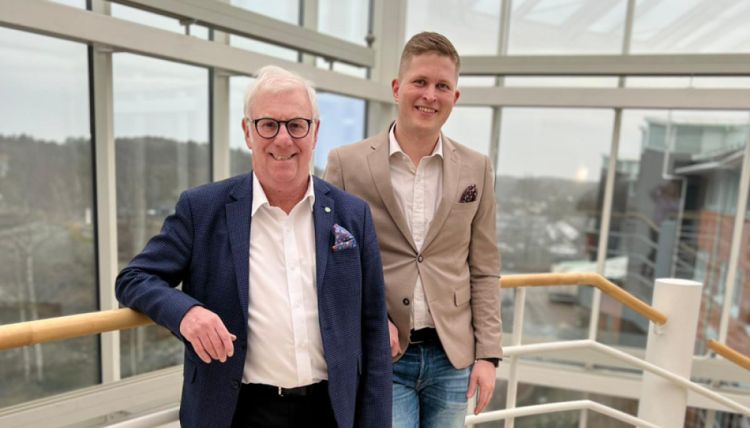 Stefan Björk, ägare av Greencarrier Group och Nicolas Myrén, VD för Maritime Transport & Agencies. Foto: Greencarrier