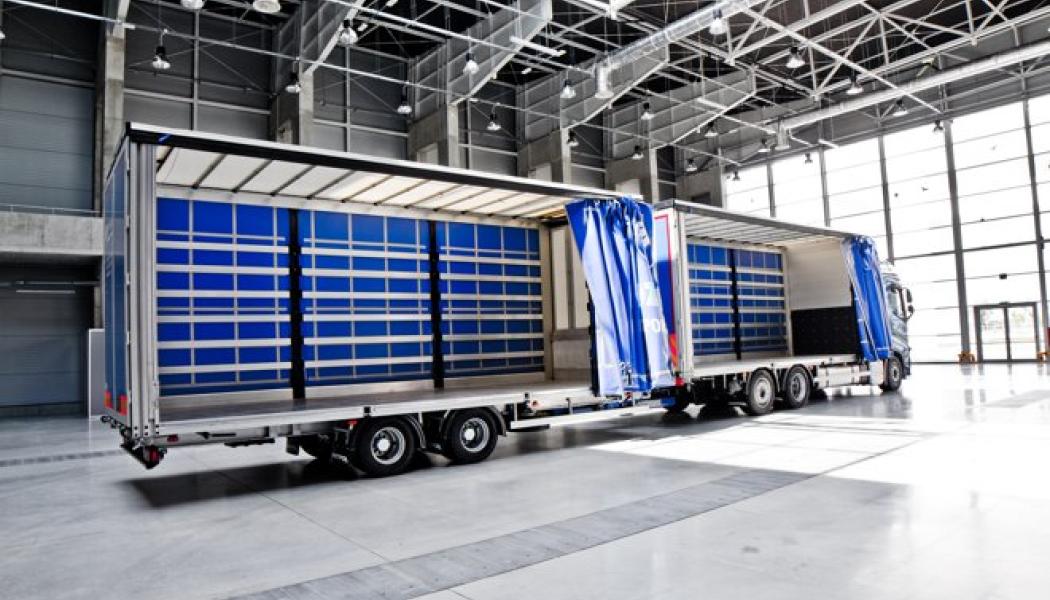 Förvagn–släp i volymutförande – med öppna sidor. Foto: GT Trailers