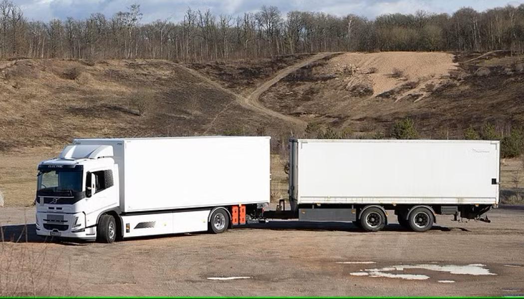 Den första eldrivna lastbil hjälper Region Halland ta miljökliv inom tunga transporter. Foto: Region Halland