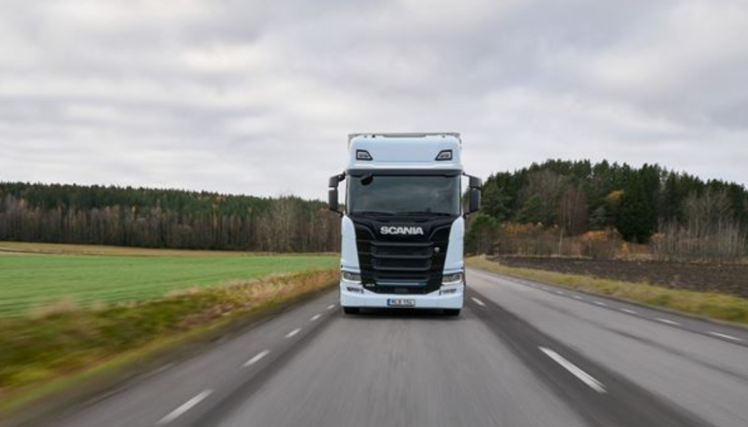 Scania och Girteka inleder ett ambitiöst samarbete inom hållbara transporter. Foto: Scania 