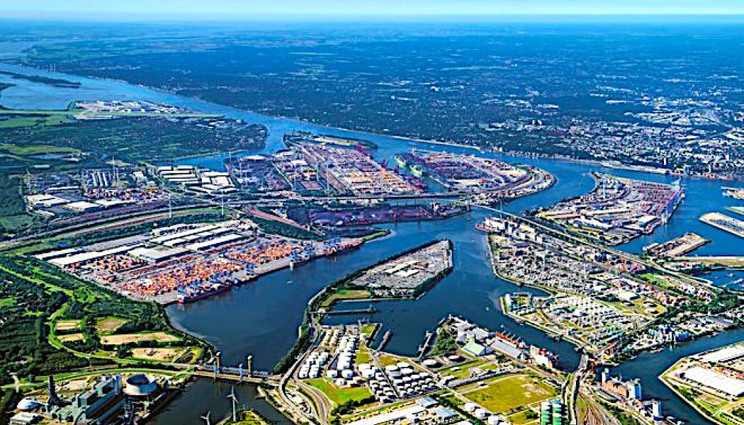 Containeromsättningen steg i hamnen med 0,9 procent till 5,97 miljoner TEU. Foto: Martin Elsen / HHLA