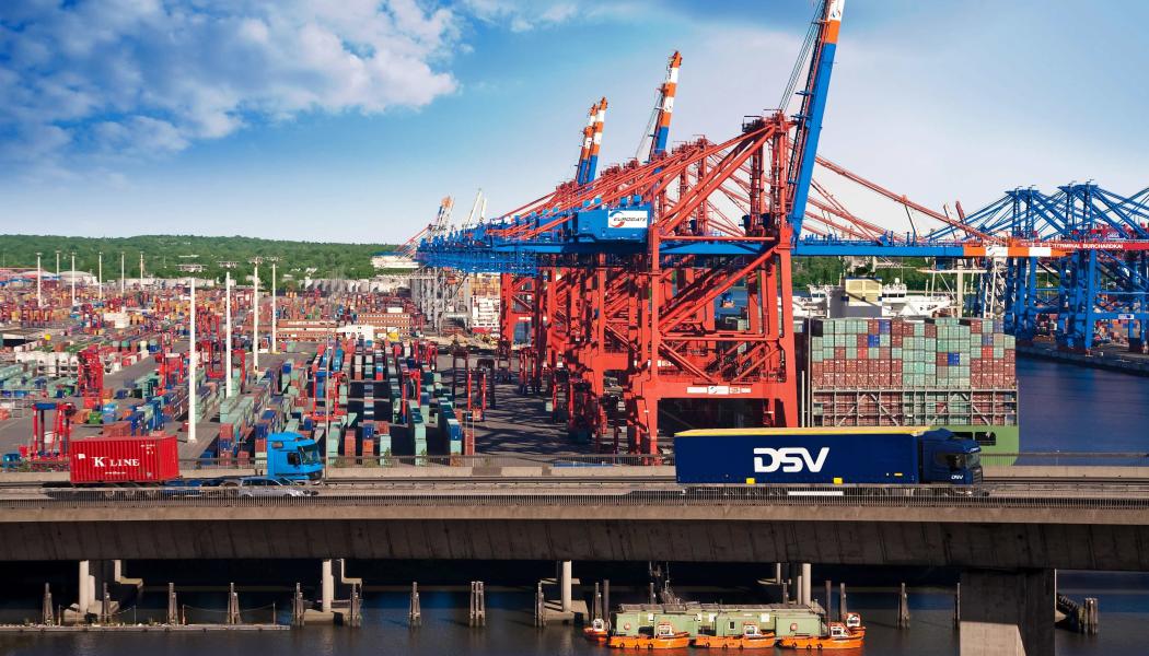 Kommissionen har särskilt granskat hur sammanslagningen kan påverka konkurrensläget på marknader för väg-, sjö- och flygtransporter samt kontraktslogistik inom det Europeiska ekonomiska samarbetsområdet. Foto: DSV