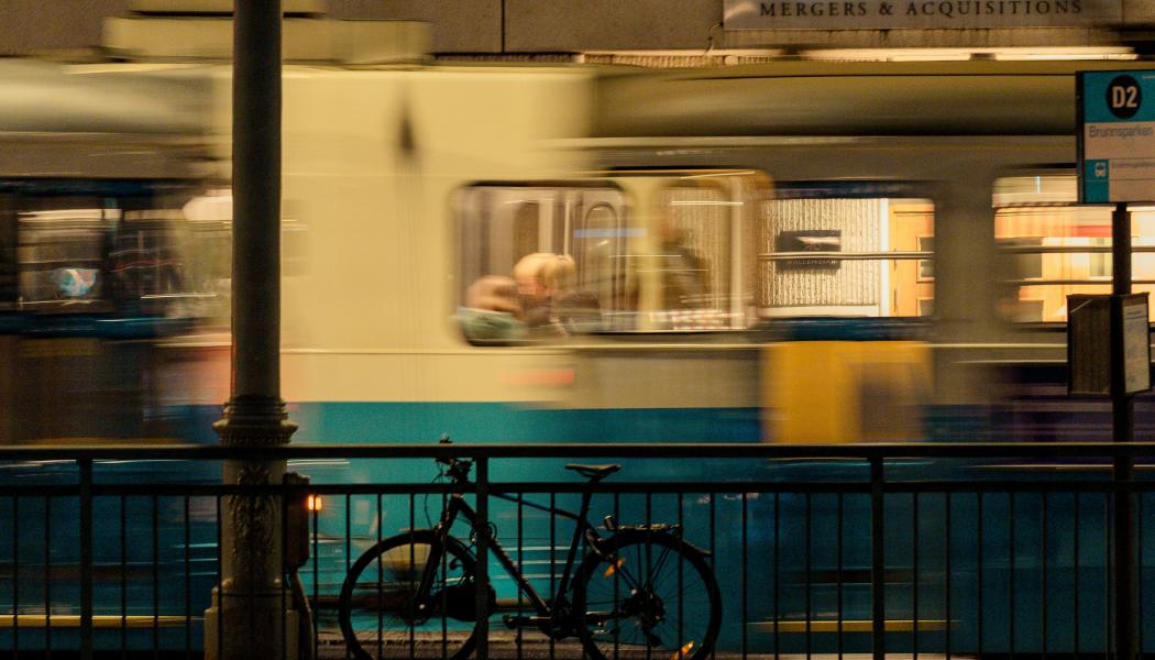 Västsverige kännetecknas av ett starkt kluster av personbil-, lastbils-, buss-, båt-, flyg- och andra transportföretag. Foto: Hans Ott/Unsplash