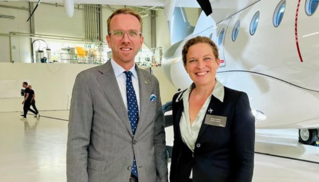 Bostads- och infrastrukturminister Andreas Carlson deltog under dagen och uttryckte sin och regeringens uppskattning för företagets arbete inom elflyg.Foto: Transportföretagen