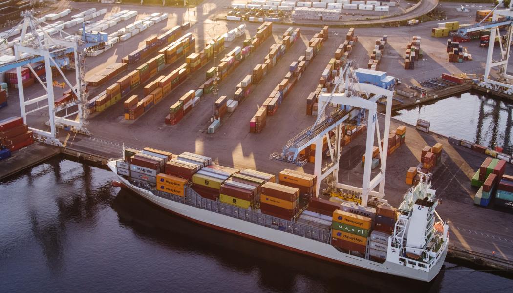 Containerterminalen i Helsingborgs Hamn, där införandet av terminaloperativsystemet Navis N4 har ökat kapaciteten med 30 procent och minskat antalet omflyttningar av containrar med 50 procent. Foto: Helsingborgs hamn