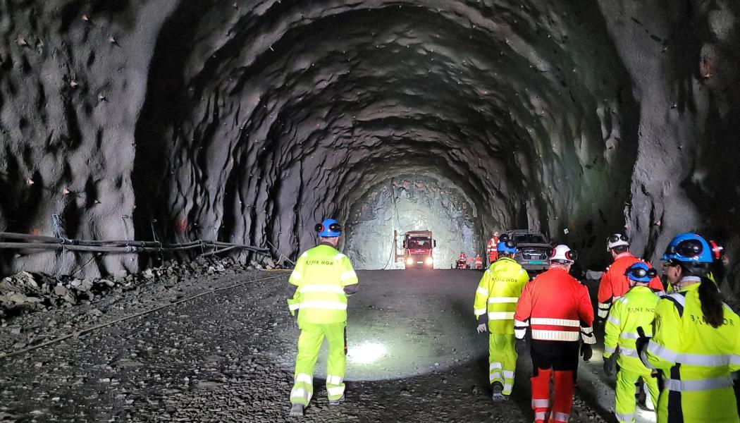 Totalt är två av tre kilometer av Hestnestunneln färdigställda. Framstegen är goda och arbetet går enligt tidtabell. Foto: Bane NOR