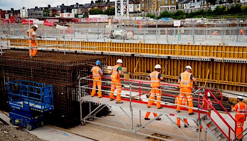 Tempot för HS2-projektets skala och fart under året 2023 innebar att byggarbetet nådde sin kulmen och arbetskraften toppade med ett rekordantal på 30 000. Foto: HS2