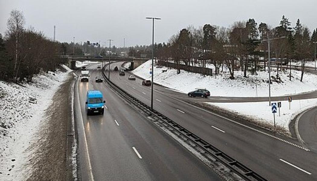Postnord på Huddingevägen i Huddinge den 13 januari 2024. Foto: Wikimedia Commons