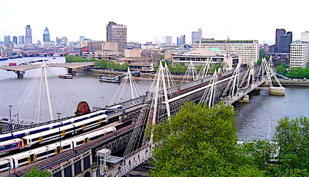 Hungerford Bridge har genomgått flera reparationer och förbättringar genom åren. Foto: Wikipedia Common.  Kredit. Duffman