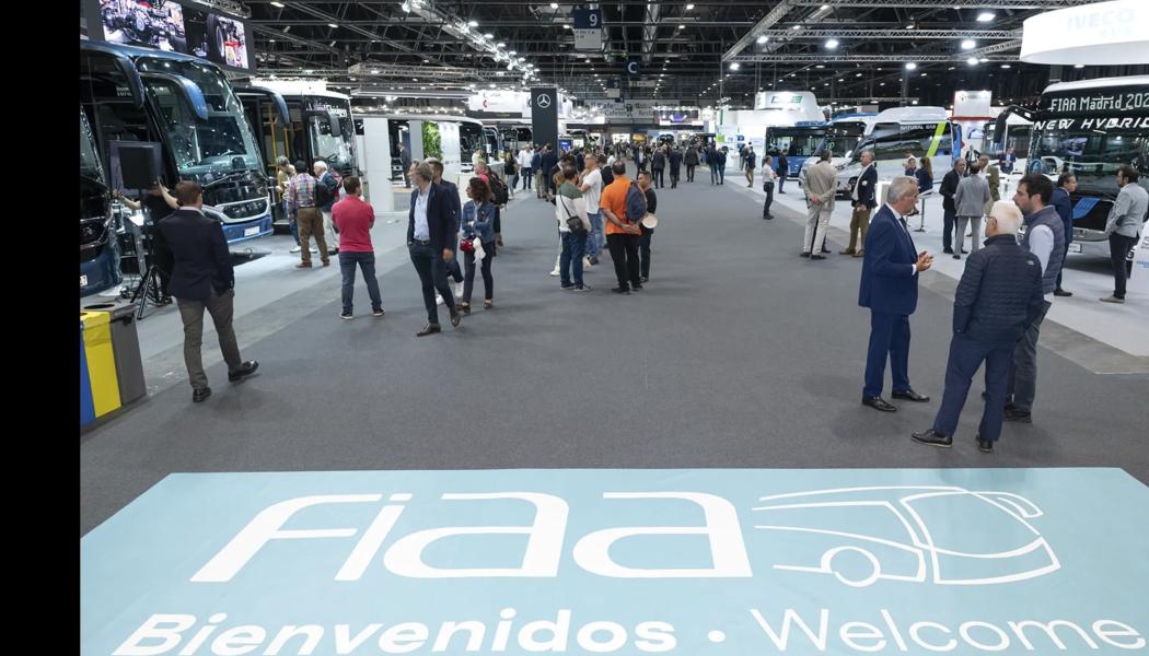 Madrid, som är värdstad, spelar en central roll inom den europeiska transportindustrin tack vare sin geografiska och politiska betydelse och erbjuder optimala förutsättningar för sådana internationella sammankomster. Mässan fungerar som en plattform för att presentera de senaste trenderna, produkterna och tjänsterna inom busssektorn. Detta inkluderar innovativa lösningar för hållbar mobilitet, efterlevnad av strikta utsläppsnormer och utveckling av vätgasbussar inom ramen för H2020 JIVE-projektet. Även elbussar, bränslecellsbussar, hybridfordon, busskarosser, passagerarinformationssystem, sitsystem, teknologier för tillgänglighet, säkerhetssystem, teknologier för utsläppsminskning samt underhålls- och reparationstjänster kommer att presenteras. Foto: Ifema