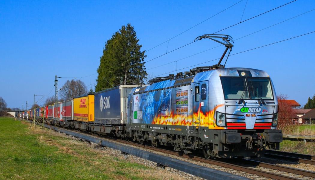 Intermodalt tåg med vagnar. Foto: TX Logistik