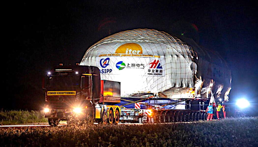 En 330 ton tung kryostat anlände till ITER:s byggplats i franska Cadarache i oktober efter fem nätters transport från hamnen i Berre-l’Étang. Komponentens längd är 22 meter och bredd nära 11 meter.
Foto: ITER Organisation