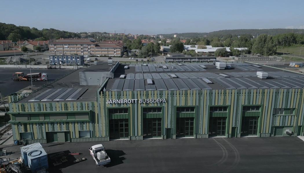Den nya anläggningen i Järnbrott är byggd för enbart elbussar och markerar ett skifte mot mer hållbara transportlösningar i Göteborgs kollektivtrafik. Foto: Transdev